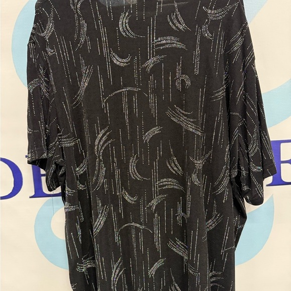 Bentley Plus 1x black and sequce rhinestone bling sleeve top. NWT - Picture 8 of 8